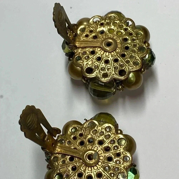 VINTAGE BEADED CLIP ON EARRINGS - Picture 4 of 9